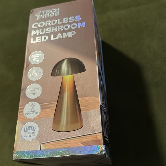NEW Lax Gadgets Modern Gold Mushroom LED Table Lamp - Picture 3 of 6